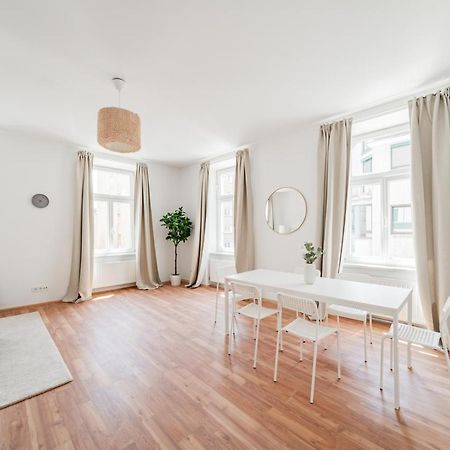 Central Appartment Вена Экстерьер фото