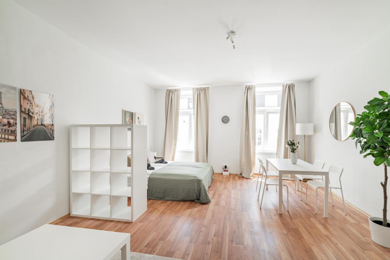 Central Appartment Вена Экстерьер фото