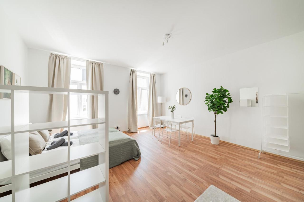 Central Appartment Вена Экстерьер фото