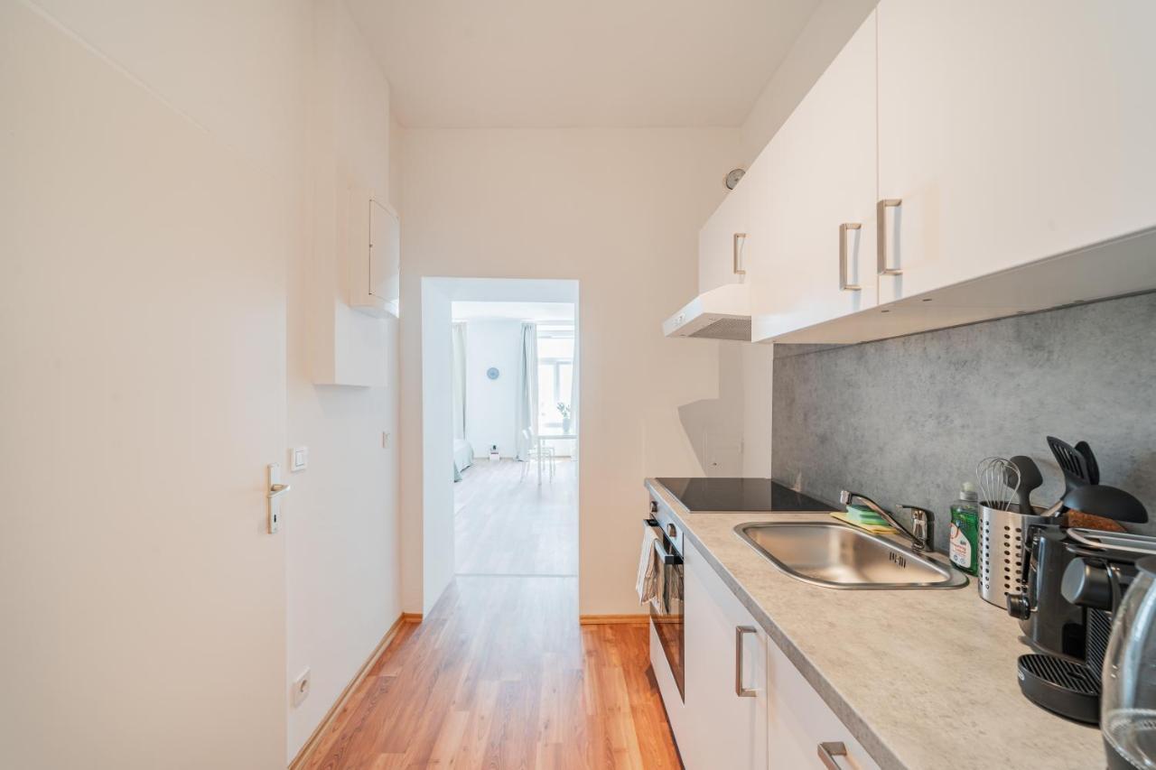 Central Appartment Вена Экстерьер фото