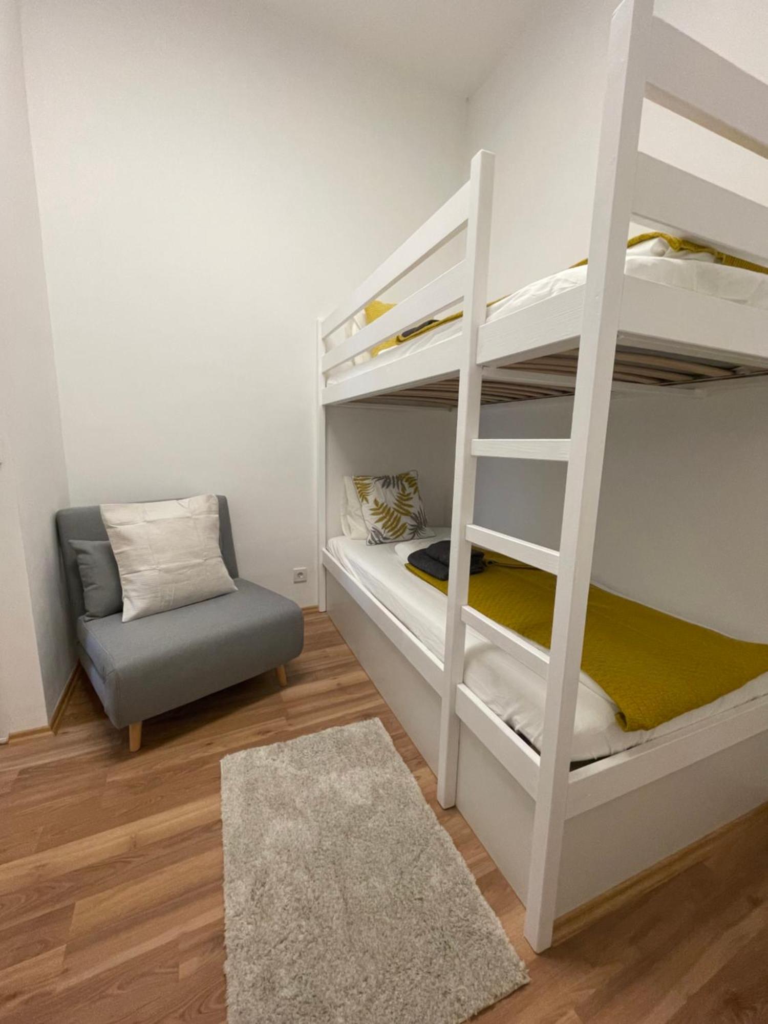 Central Appartment Вена Экстерьер фото
